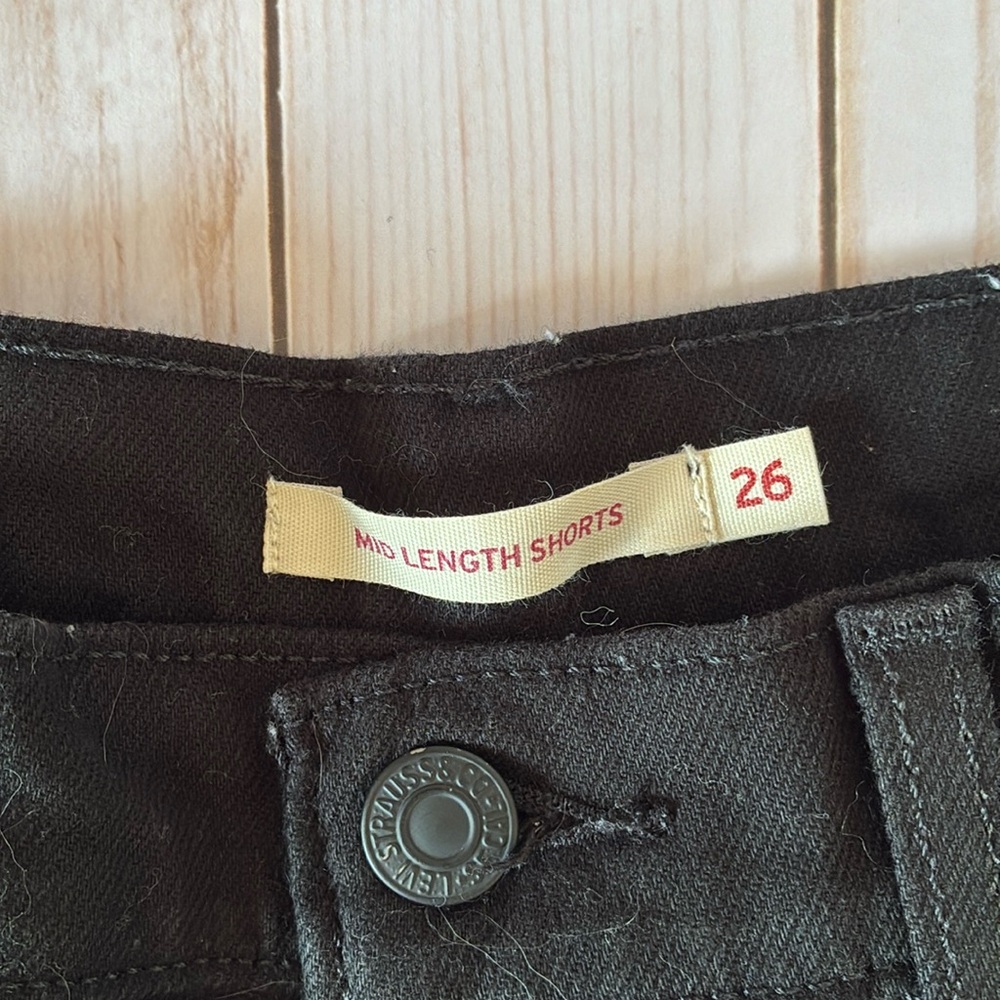 Levi's Mid-Length Cuffed Denim Jean Shorts Black Sz 26 Women’s - Picture 2 of 6
